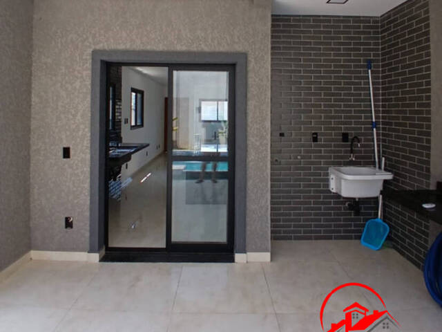 Casa para Venda em Santana de Parnaíba - 4